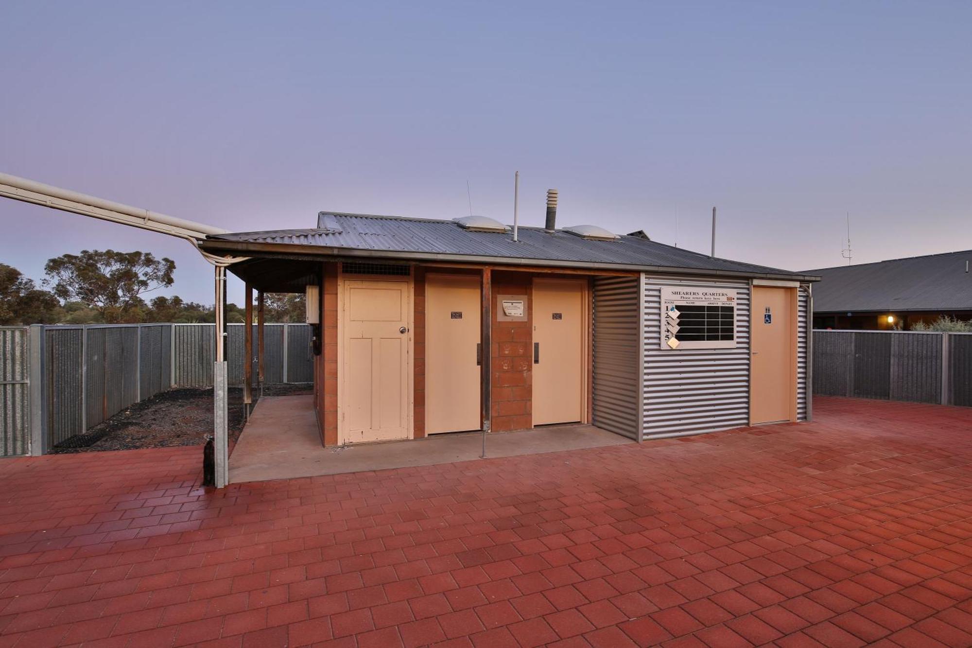 Mungo Shearers' Quarters Villa ภายนอก รูปภาพ